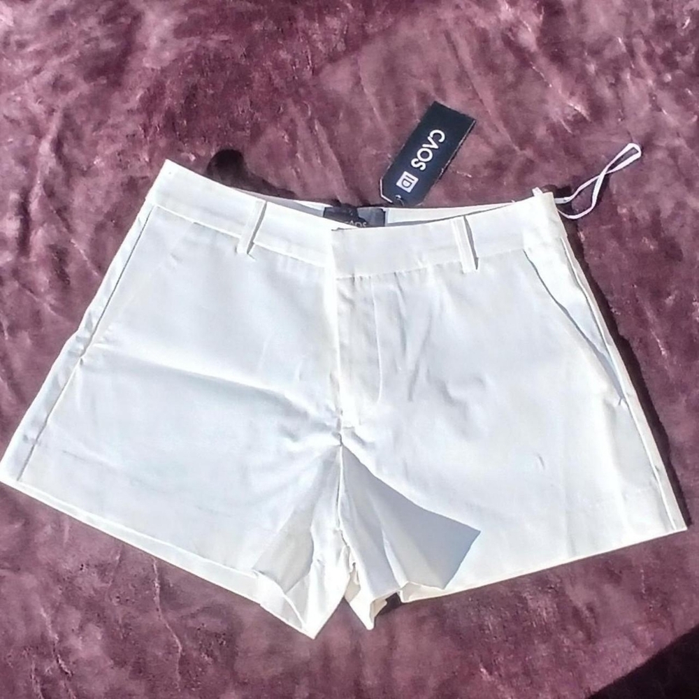 NWT Caos ID Off white shorts